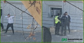 FOTO // Primăria Chișinău „atacată” cu arcul. Oamenii legii au oprit acțiunea